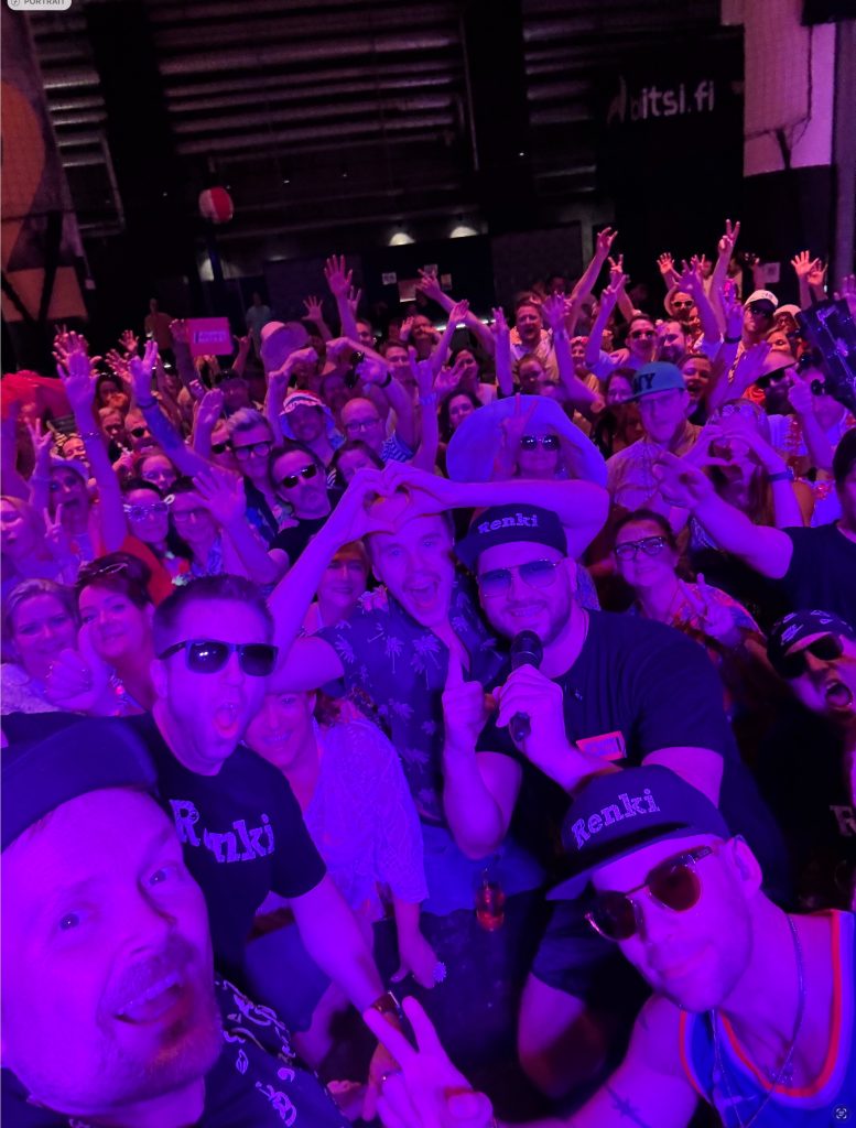 Renki bilebändi keikalla